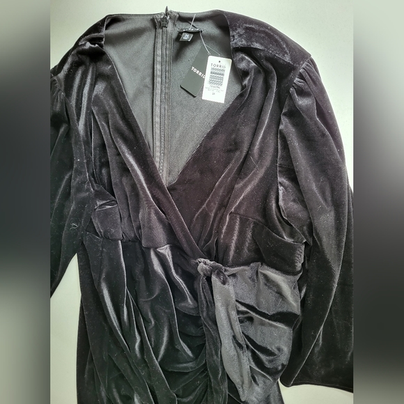 Size 26 Plus Size Grad Bridesmaid Prom Formal Gown NWT Torrid Black Velvet Long - Picture 1 of 4